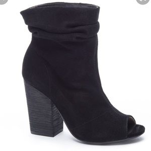 Chinese Laundry break up black suede boot NWT and original box